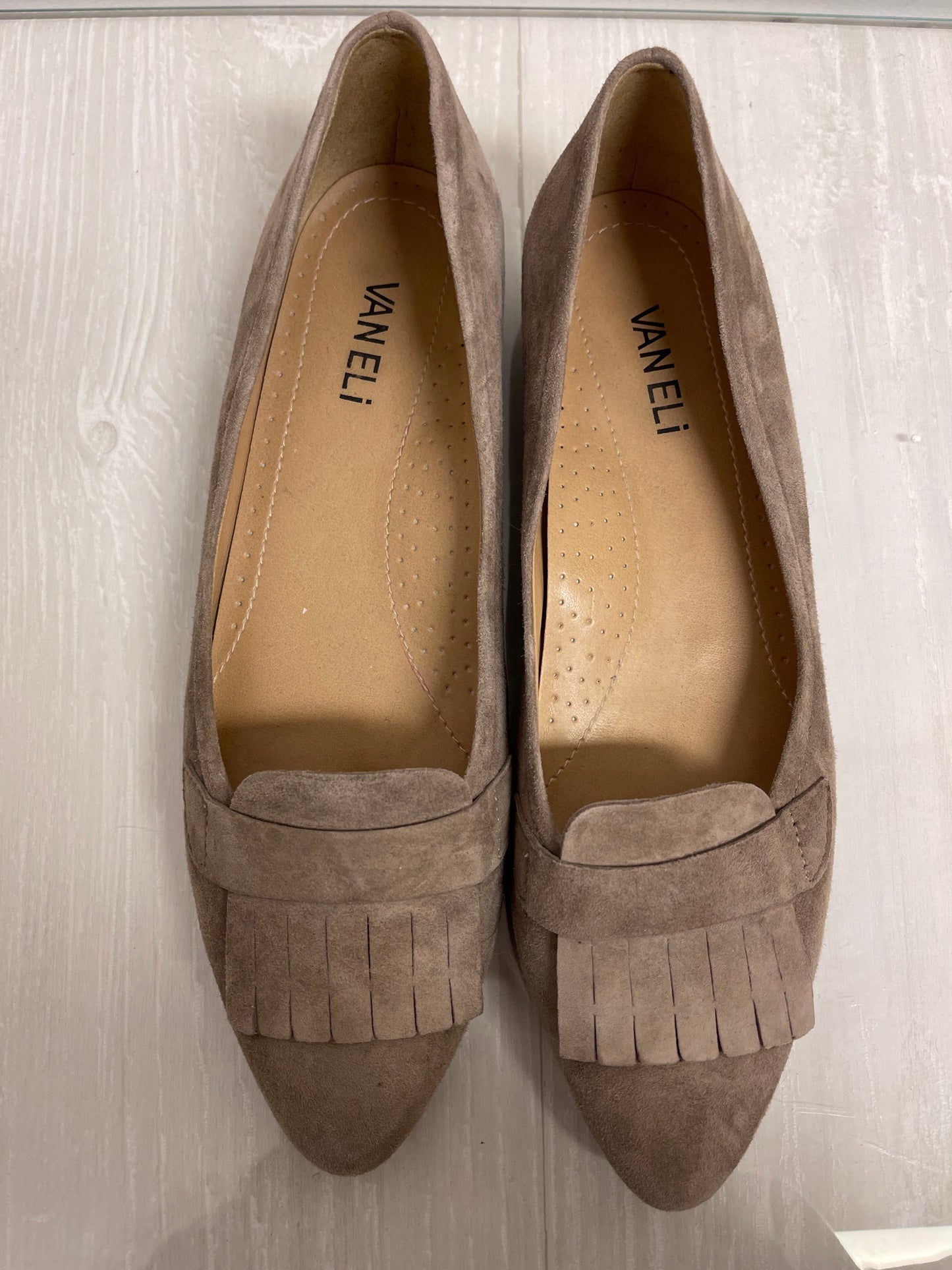 Shoes Flats By Vaneli In Taupe, Size: 8