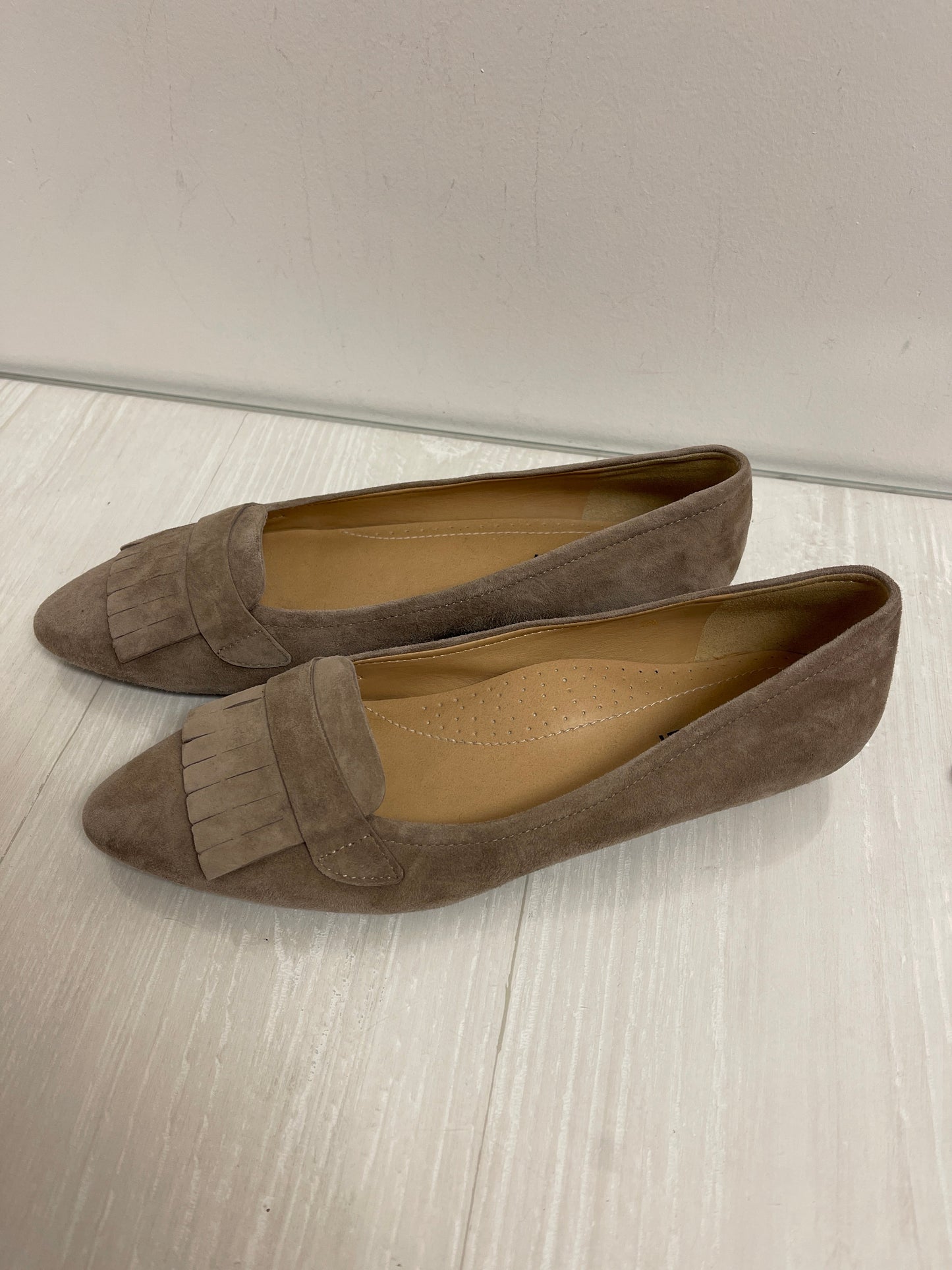 Shoes Flats By Vaneli In Taupe, Size: 8