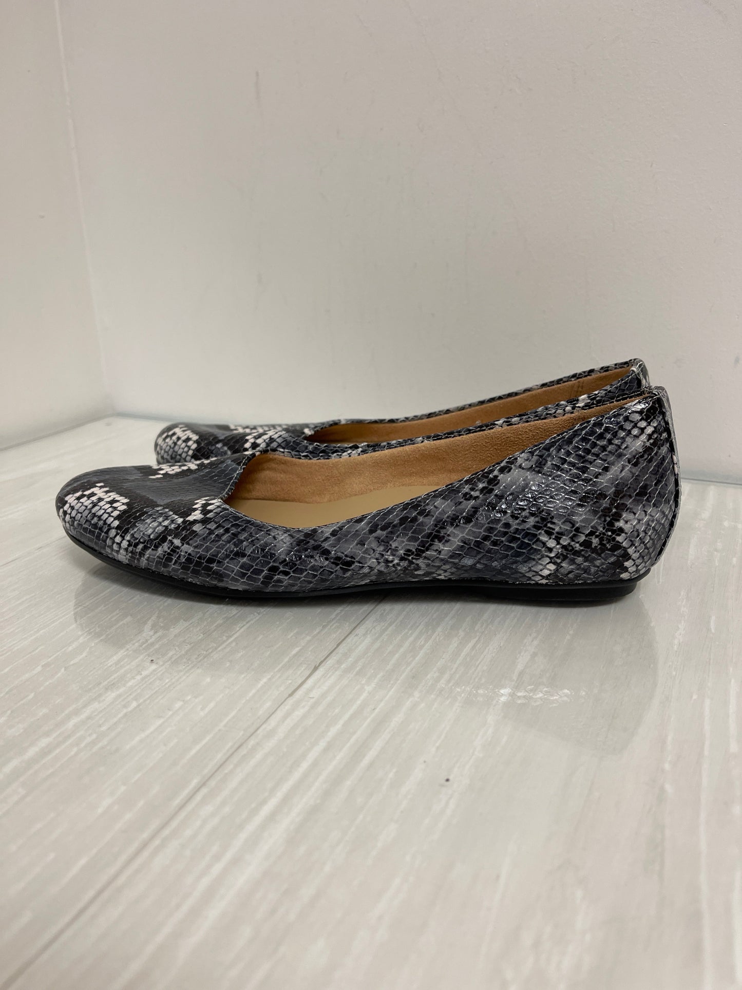 Shoes Flats By Naturalizer In Snakeskin Print, Size: 8