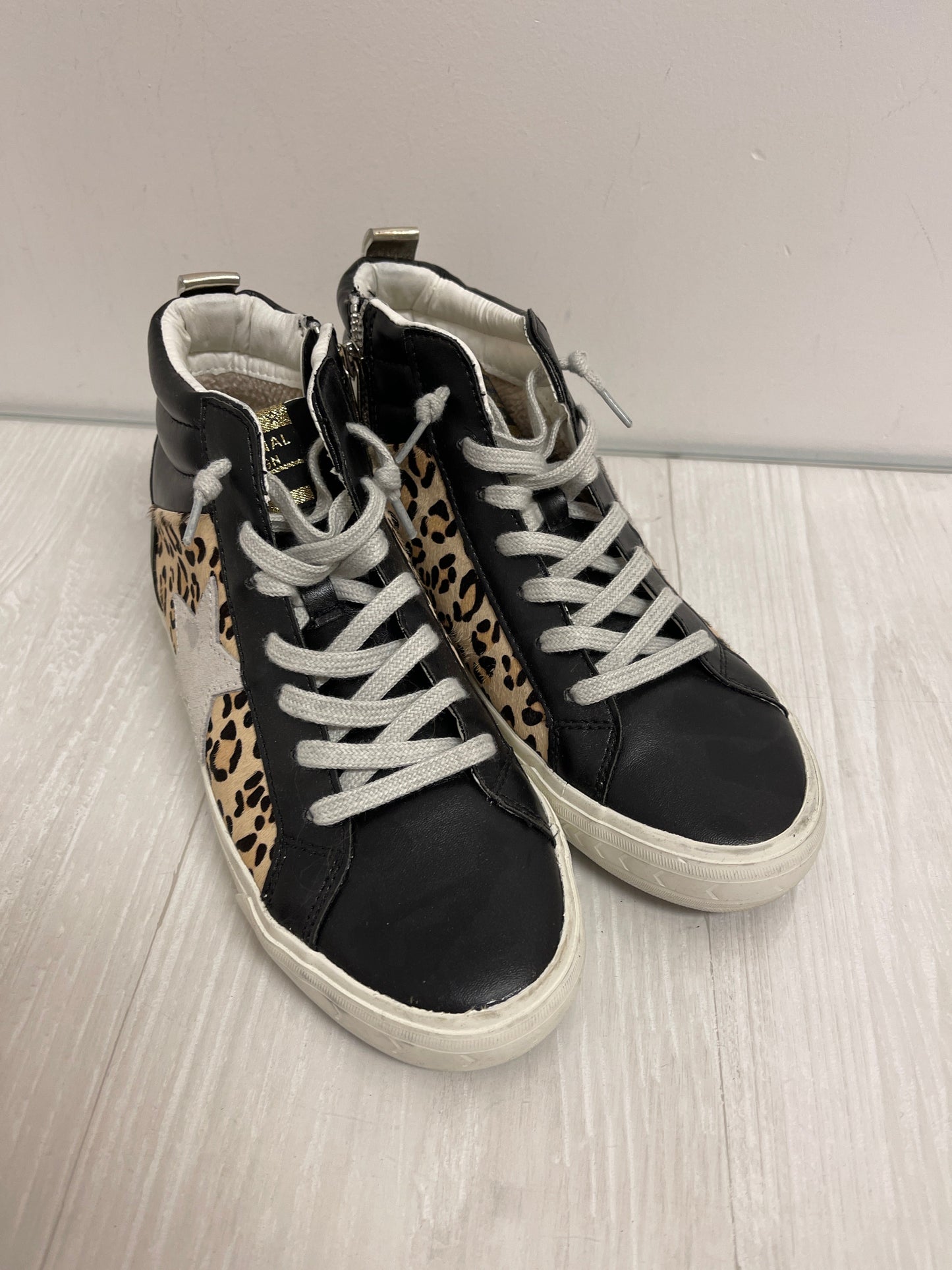 Shoes Sneakers By Vintage Havana In Animal Print, Size: 9