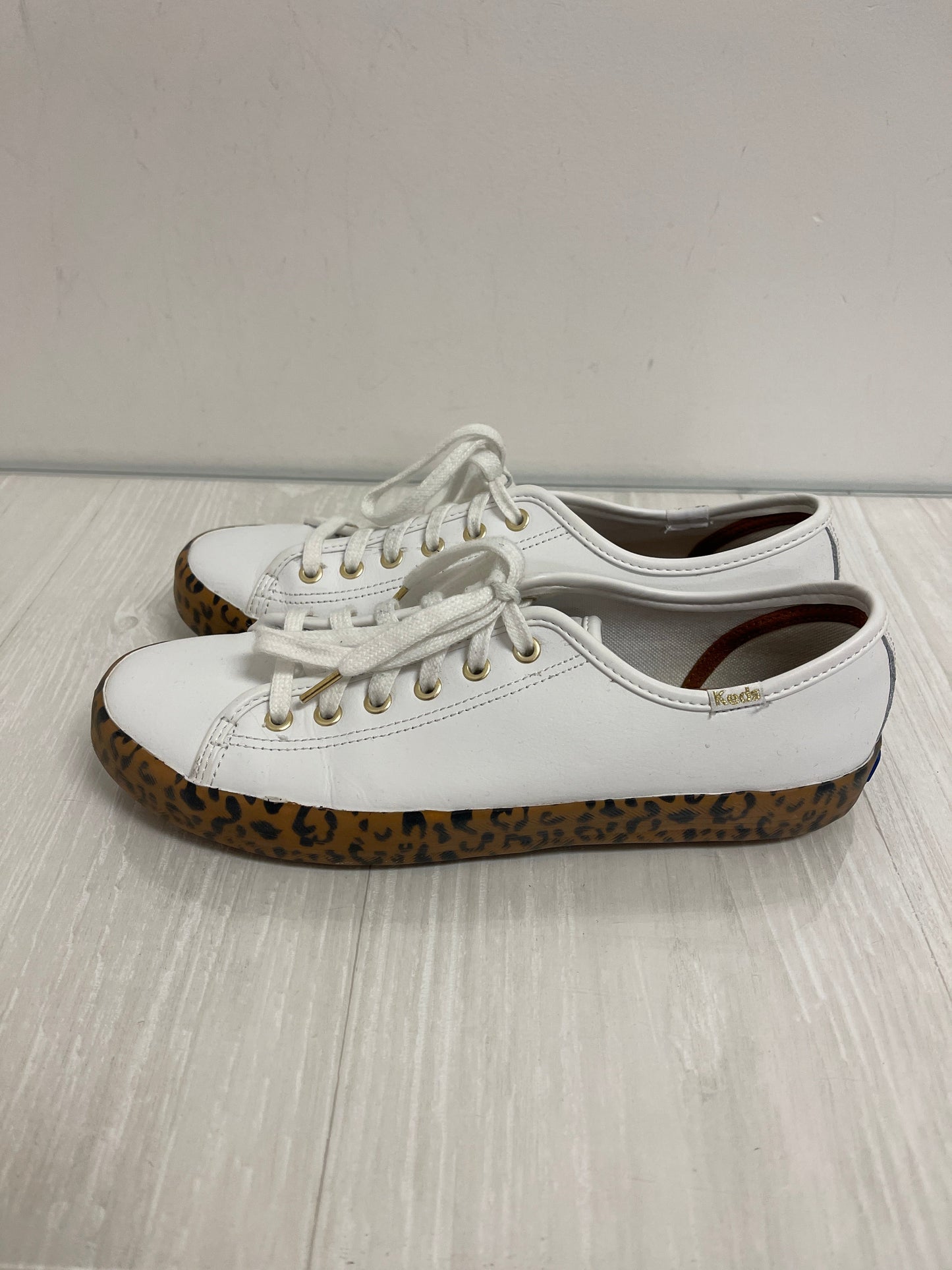 Shoes Sneakers By Keds In White, Size: 9