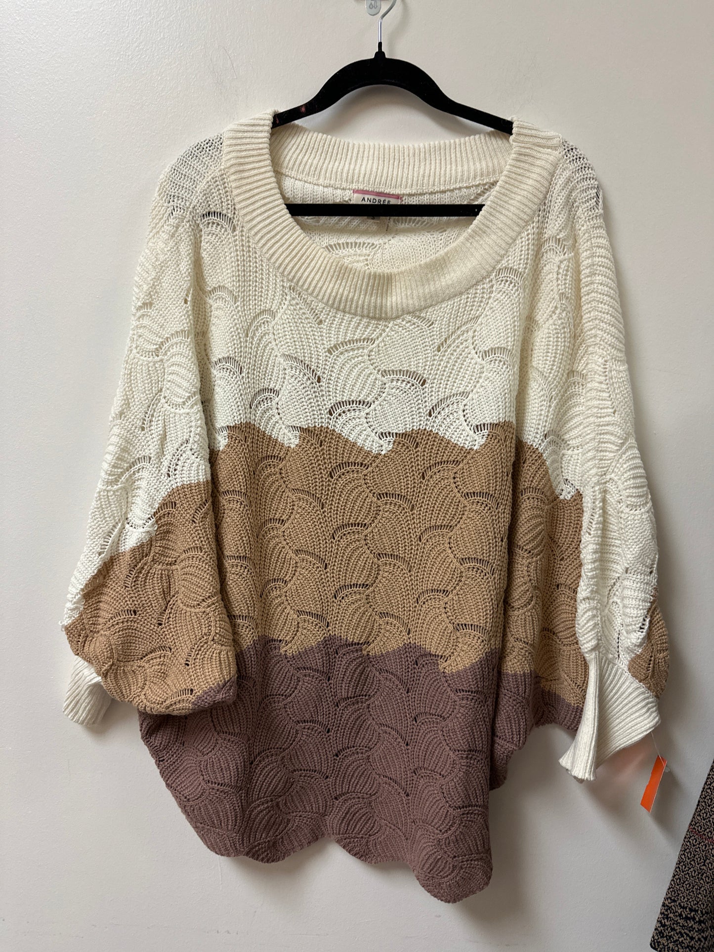 Sweater By Andree By Unit In Cream, Size: S