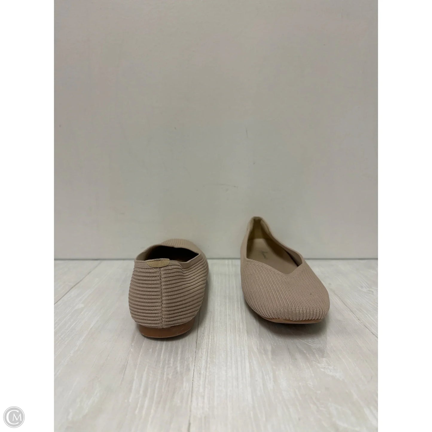 Shoes Flats By Clothes Mentor In Cream, Size: 8.5