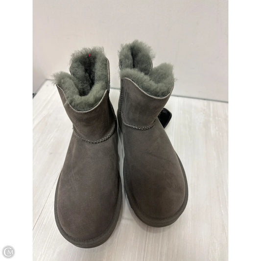 Shoes Designer By Ugg In Grey, Size: 6