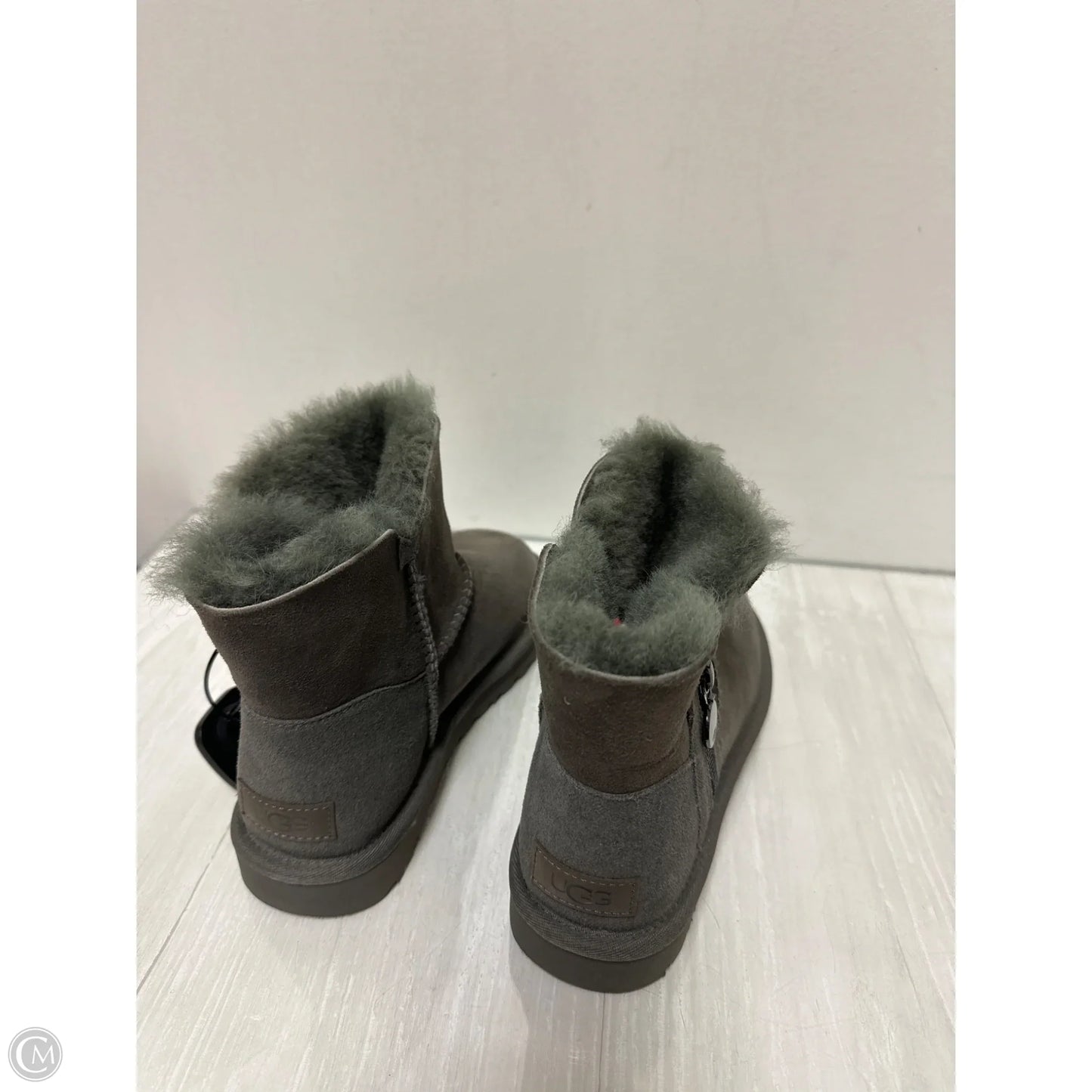 Shoes Designer By Ugg In Grey, Size: 6