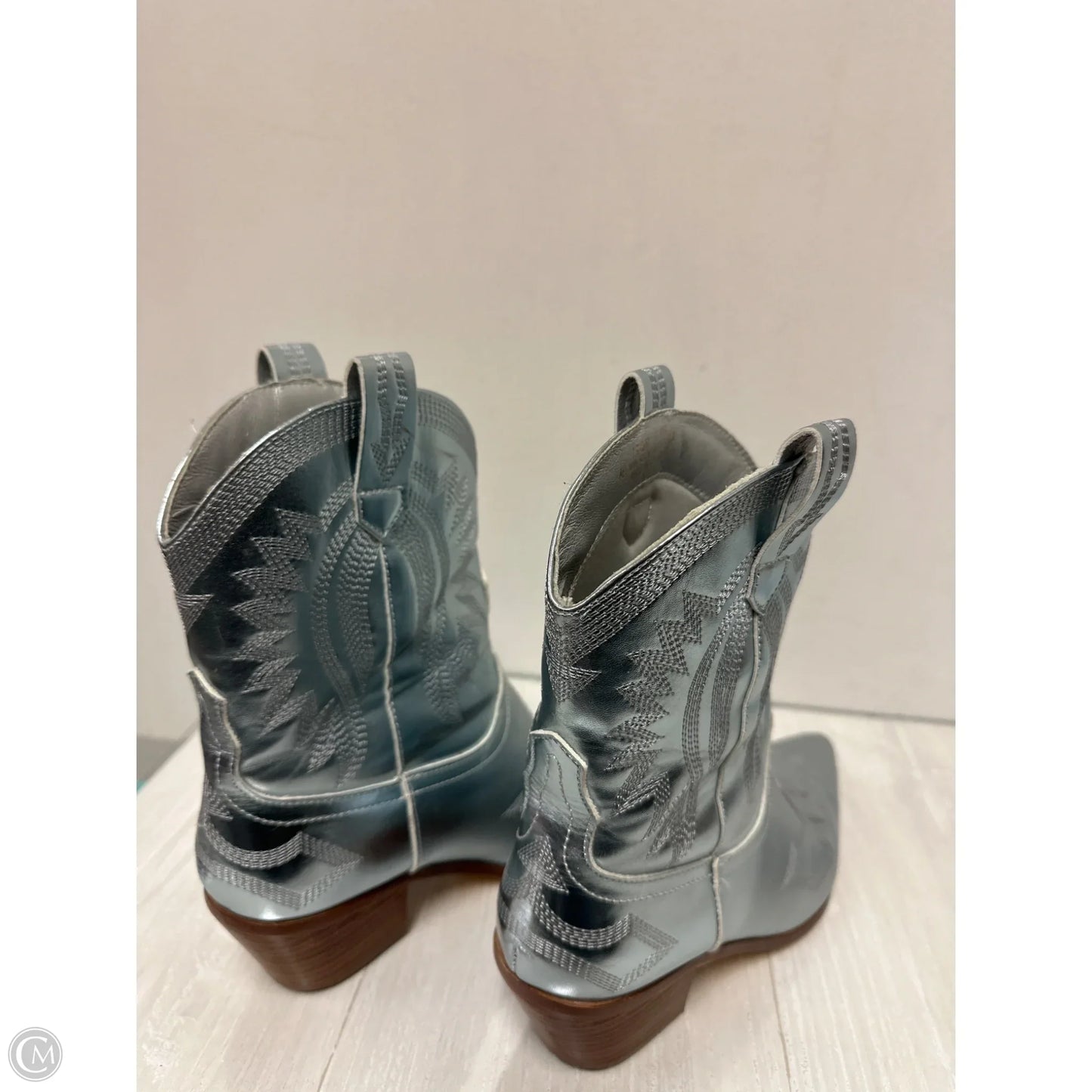 Boots Western By Clothes Mentor In Silver, Size: 6.5