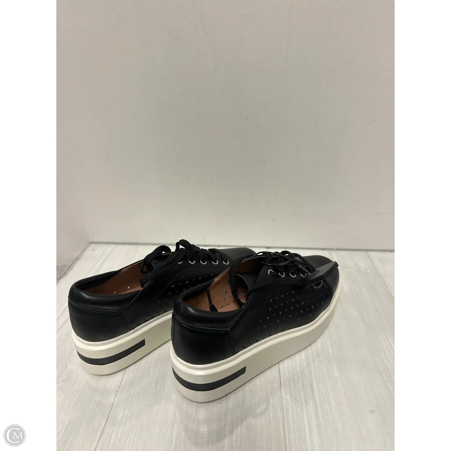 Shoes Sneakers By Linea Paolo In Black, Size: 8.5