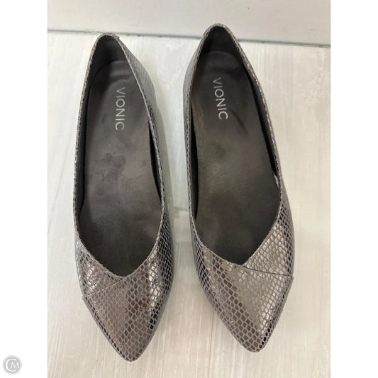 Shoes Flats By Vionic In Silver, Size: 8.5