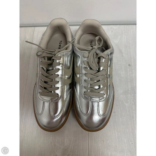 Shoes Sneakers By Torrid In Silver, Size: 8