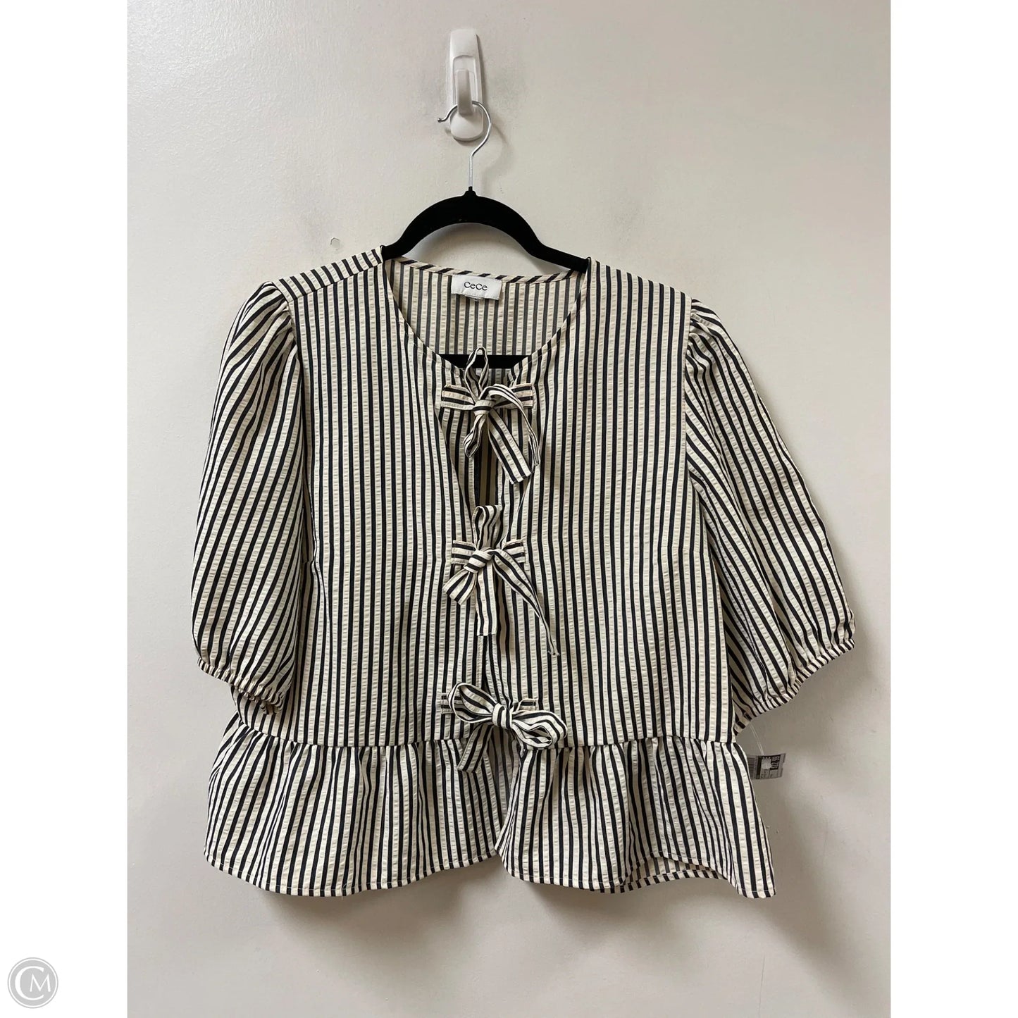 Top Short Sleeve By Cece In Striped Pattern, Size: M