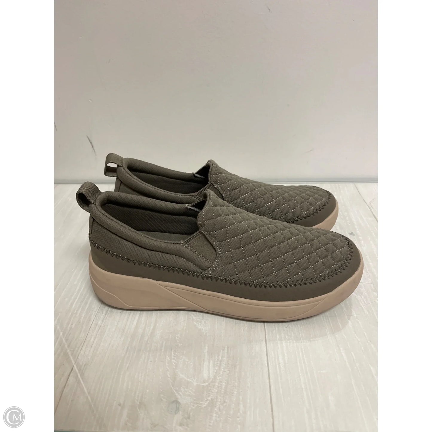 Shoes Flats By Clothes Mentor In Grey, Size: 11