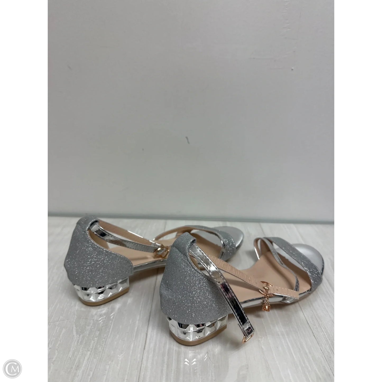 Sandals Heels Block By Clothes Mentor In Silver, Size: 9.5