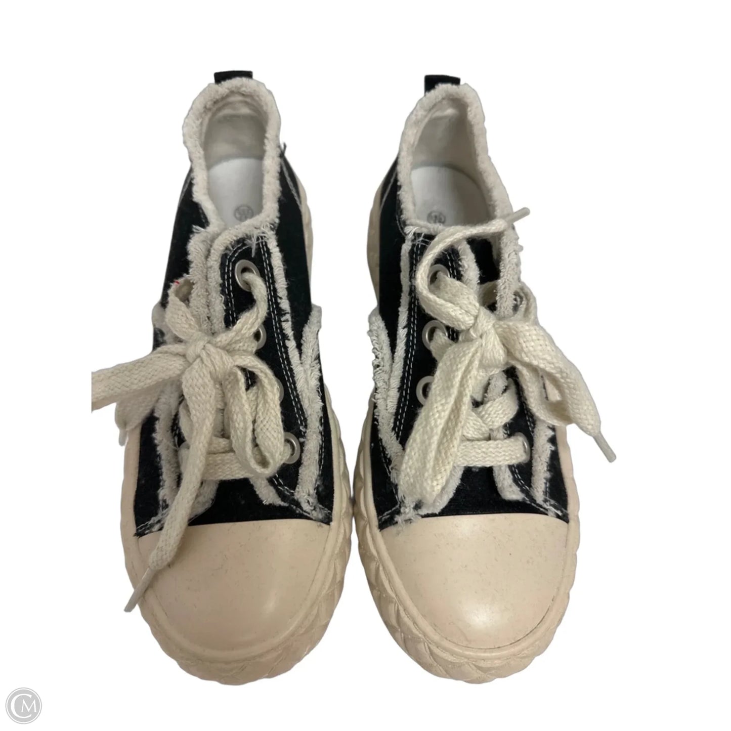 Shoes Sneakers By Clothes Mentor In Black, Size: 8