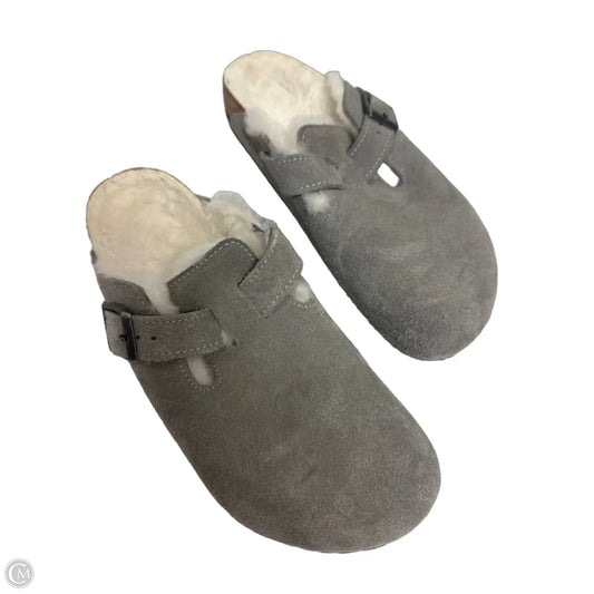 Shoes Flats By Birkenstock In Grey, Size: 8