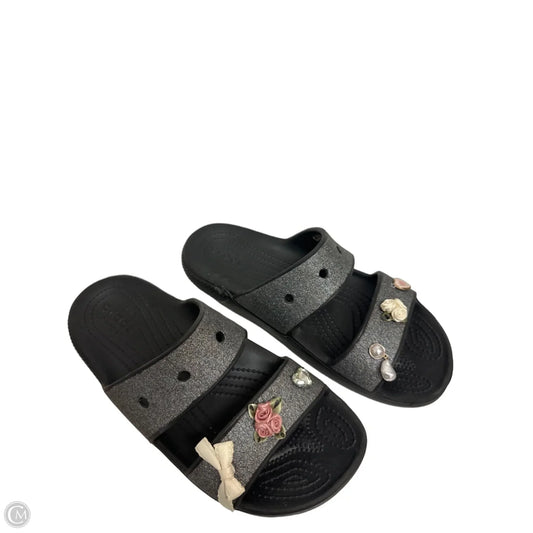 Sandals Flats By Crocs In Black, Size: 8