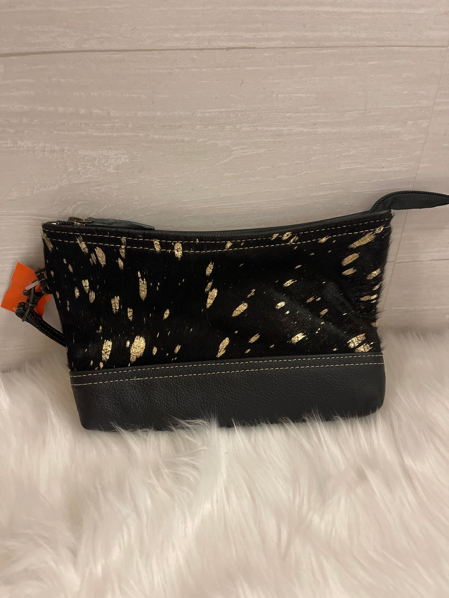 Wristlet Leather By Clothes Mentor  Size: Medium