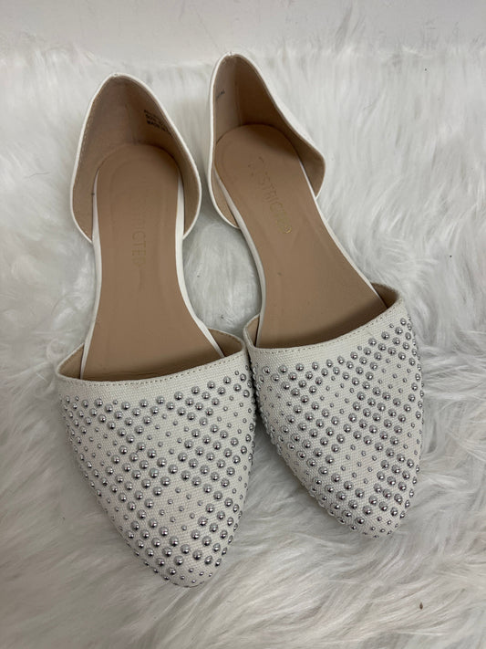 White Shoes Flats Restricted, Size 6.5