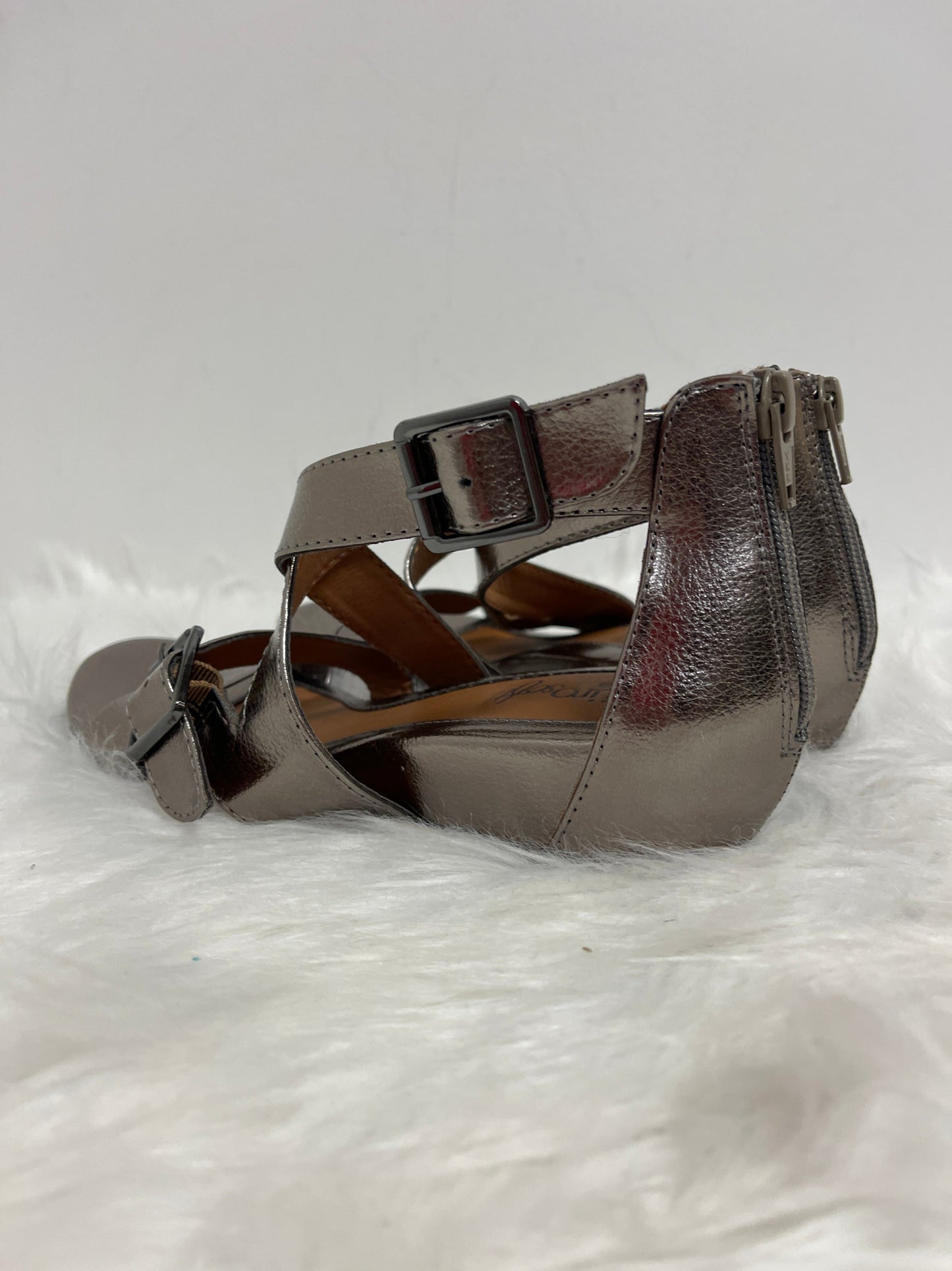 Silver Sandals Flats Sofft, Size 6