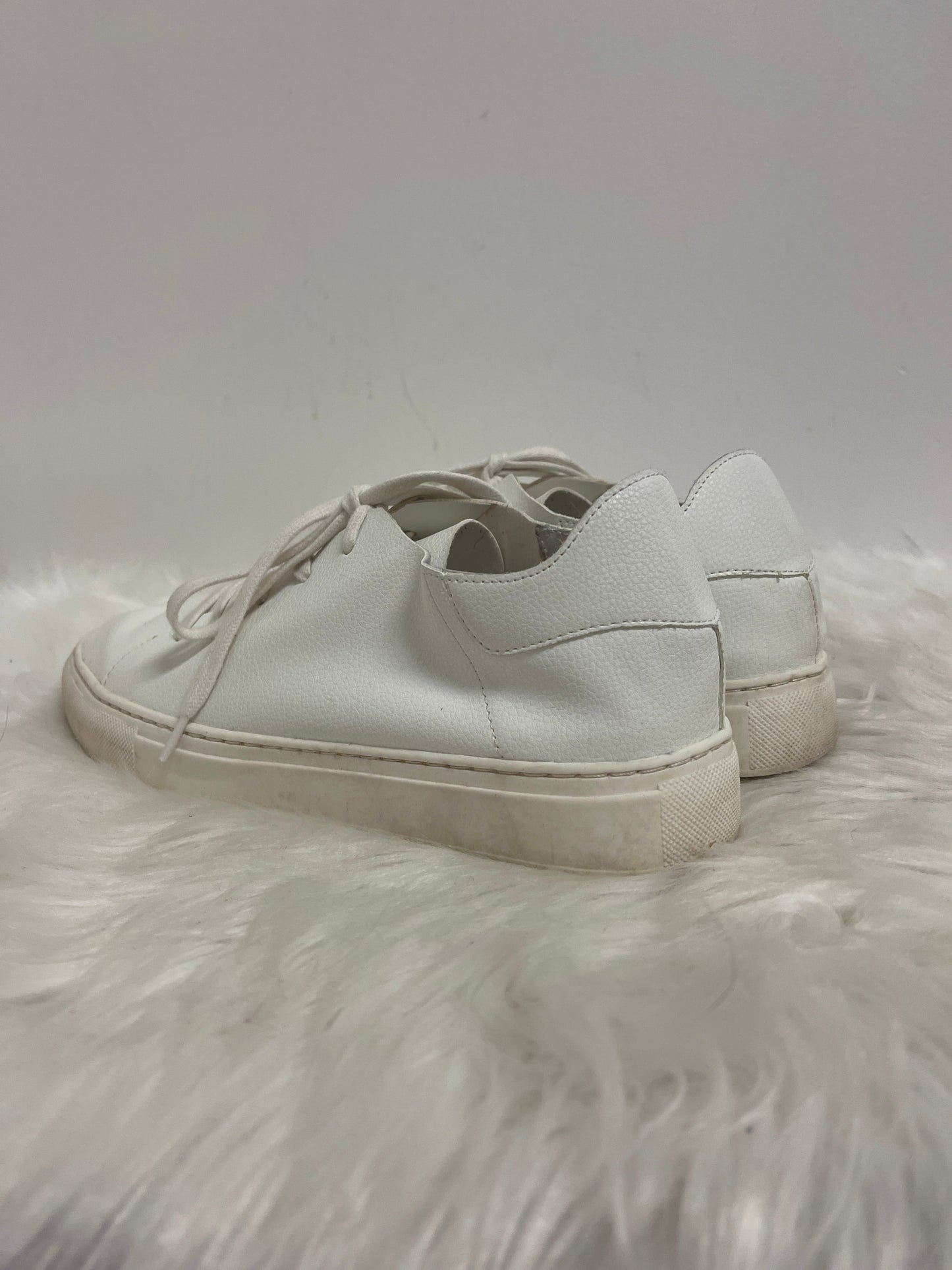 White Shoes Sneakers Wonderly, Size 9