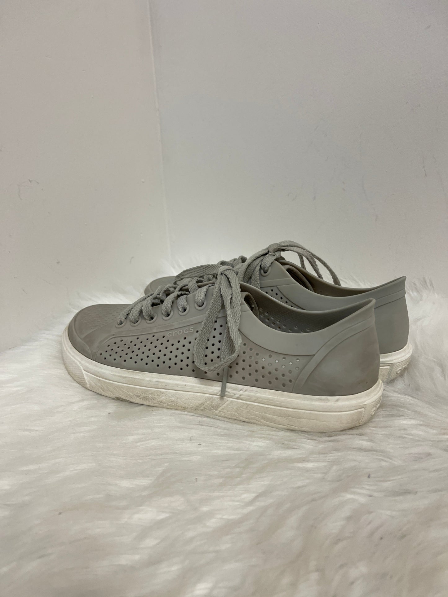 Shoes Sneakers By Crocs In Grey, Size: 8