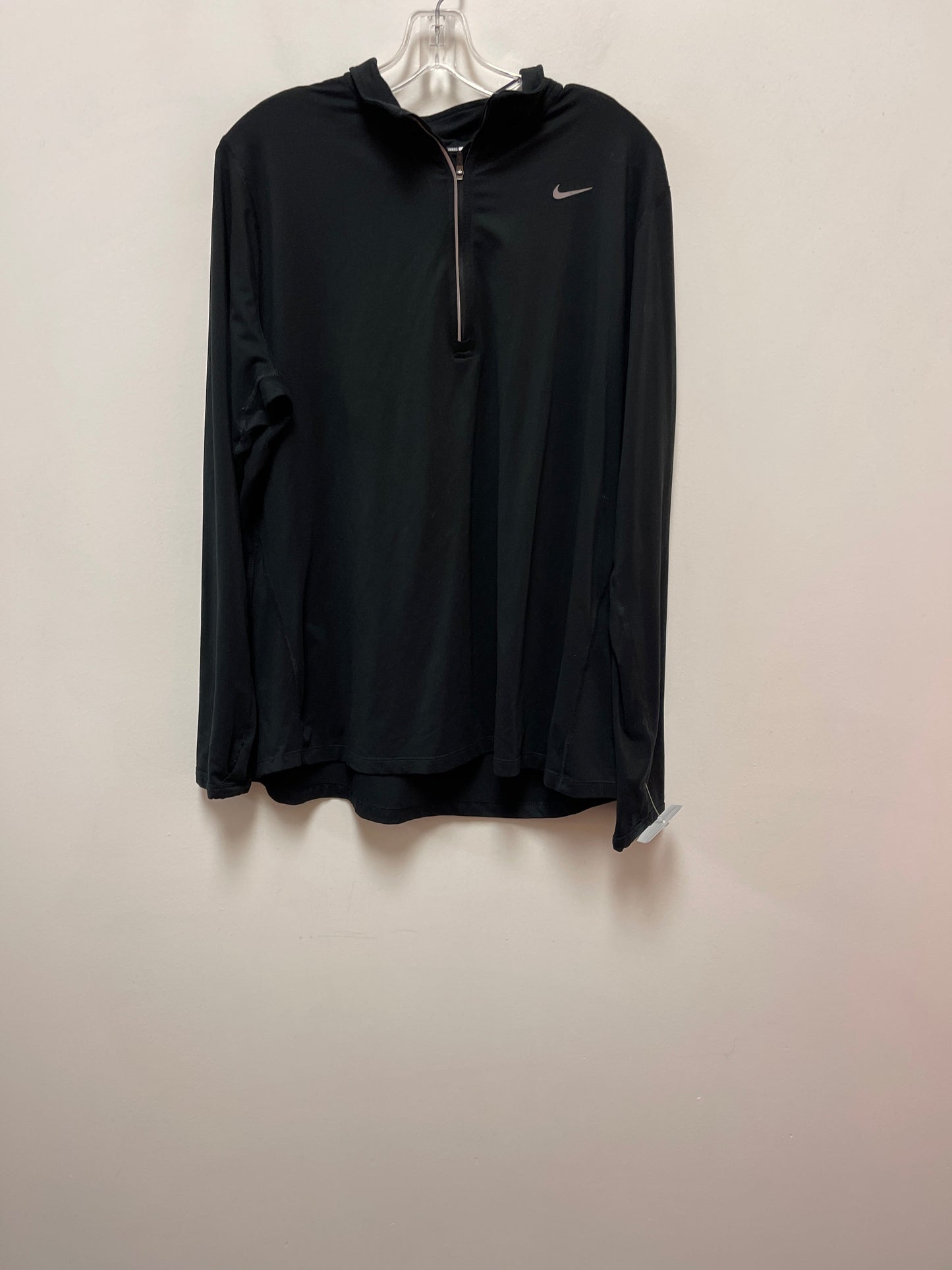 Athletic Top Long Sleeve Collar By Nike In Black, Size: 1x