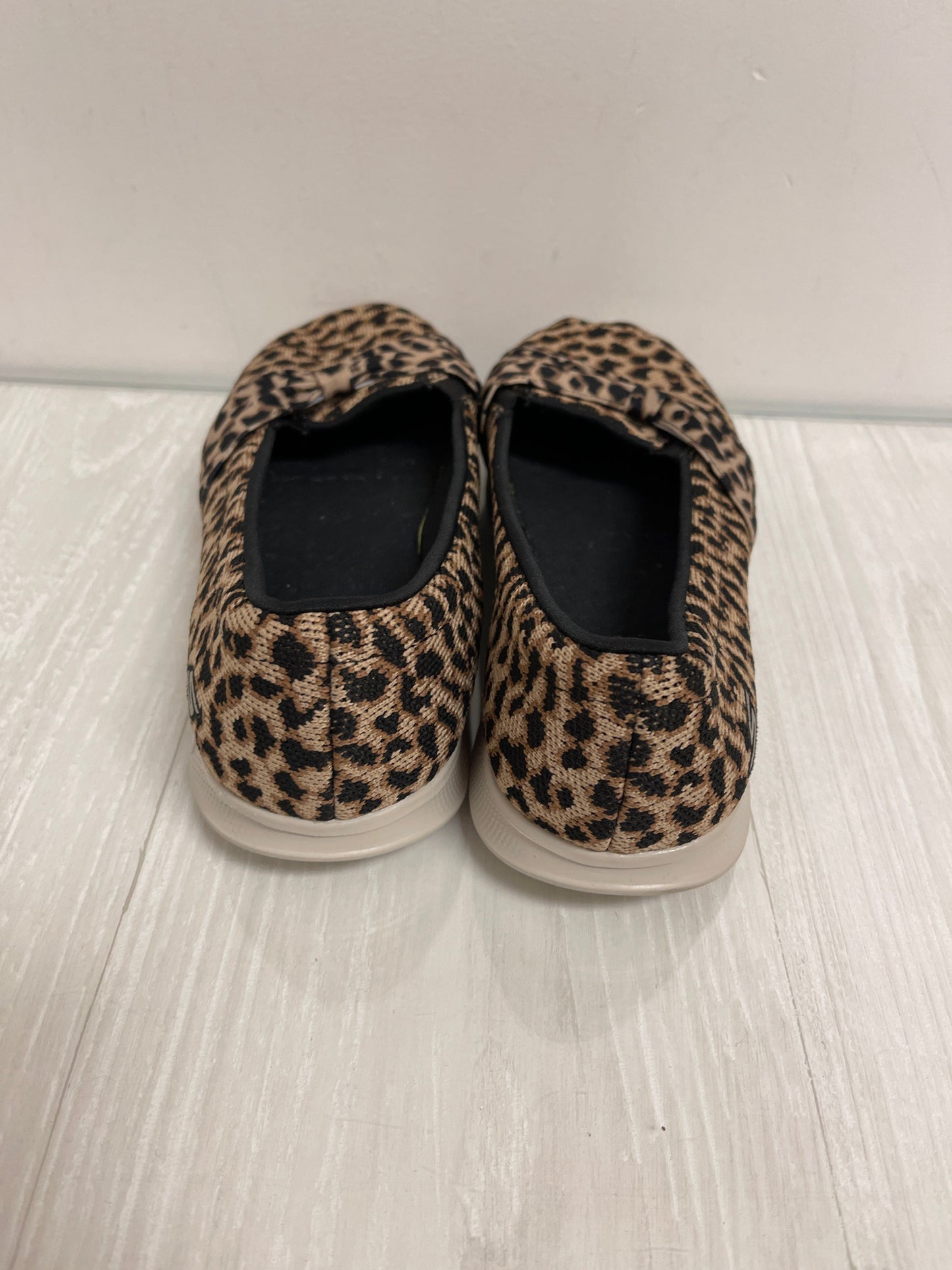 Shoes Flats By Skechers In Animal Print, Size: 9.5