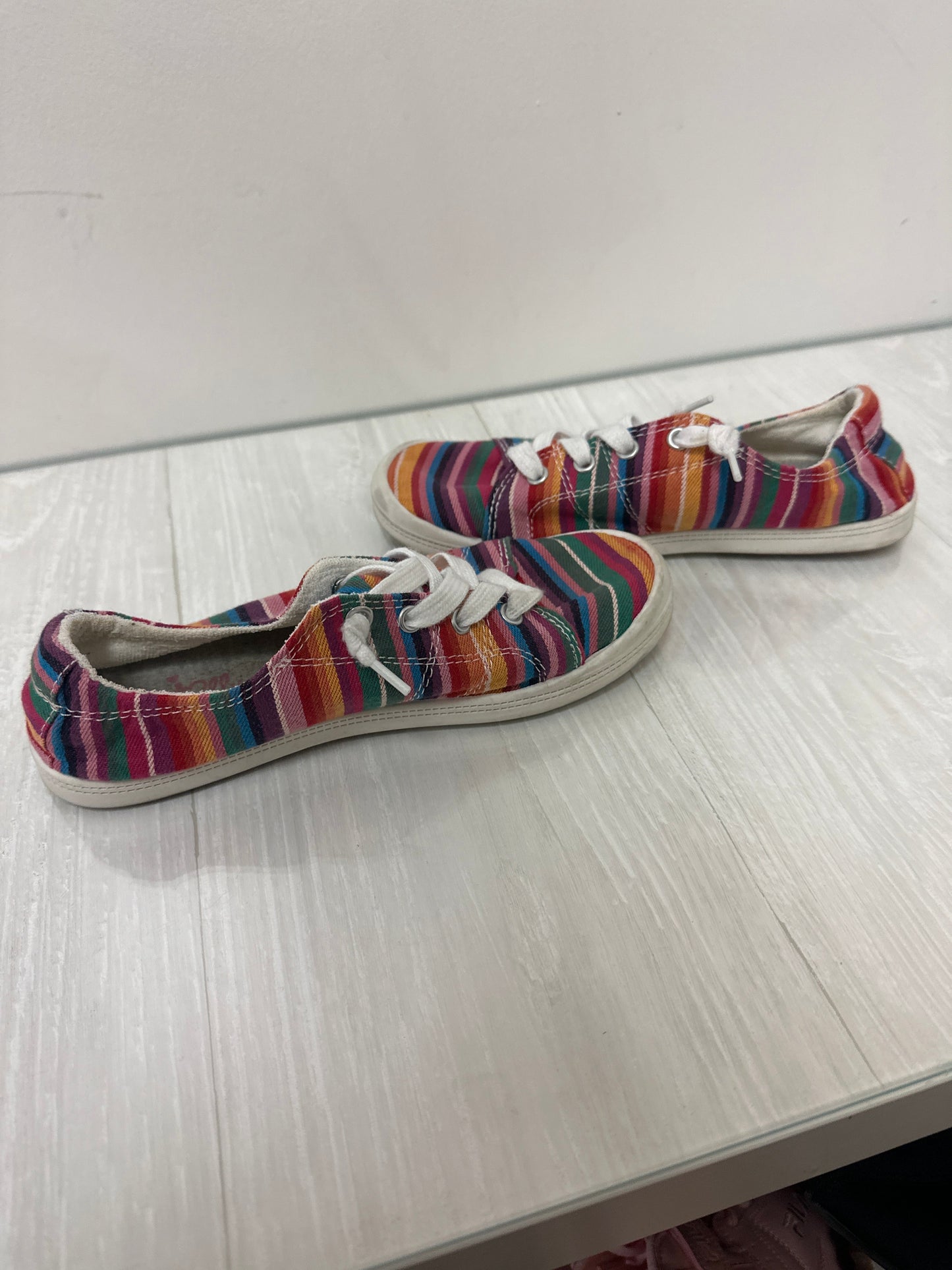 Shoes Sneakers By Jelly Pop In Multi-colored, Size: 6.5