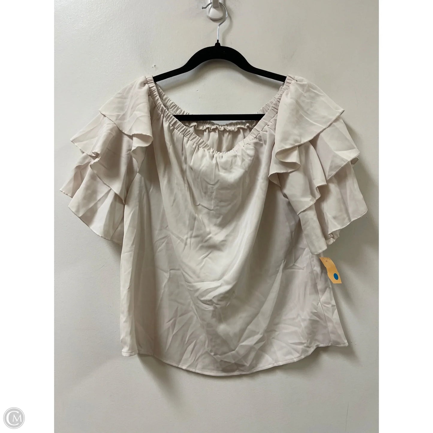 Top Short Sleeve By Clothes Mentor In Cream, Size: S