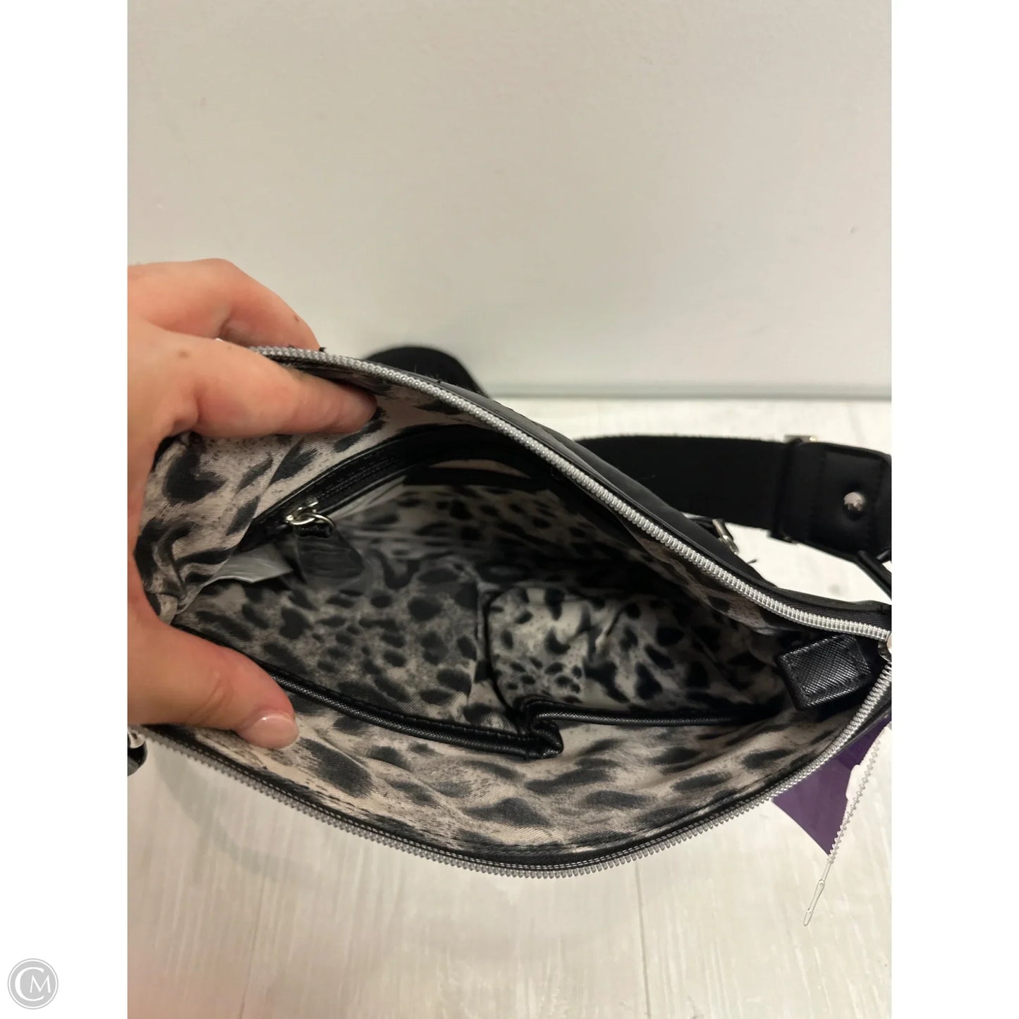Crossbody By Clothes Mentor, Size: Medium