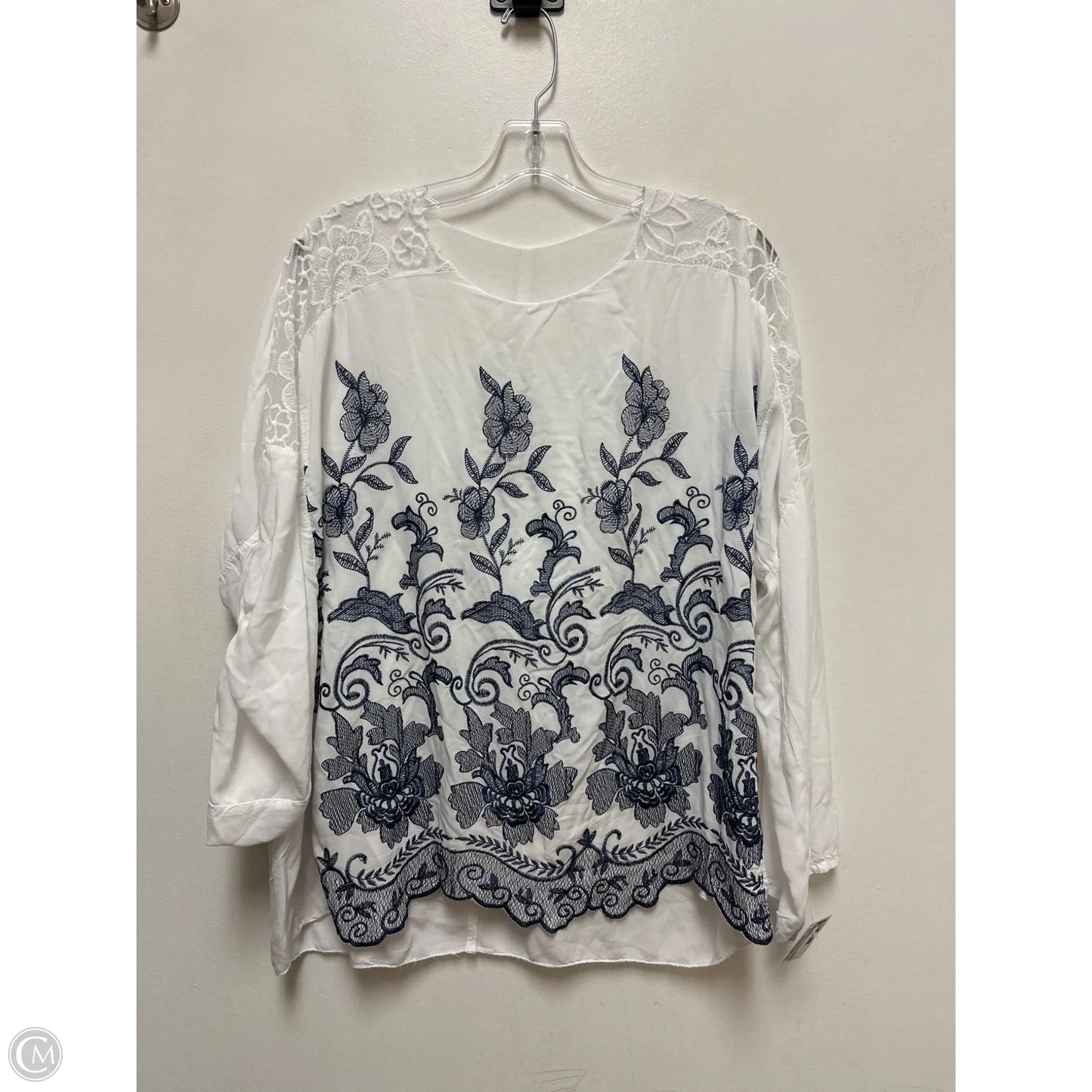 Top Long Sleeve By Clothes Mentor In White, Size: L