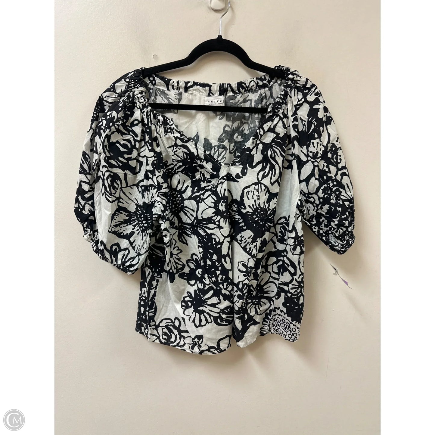 Top Short Sleeve By Velvet By Graham & Spencer In Black & White, Size: M
