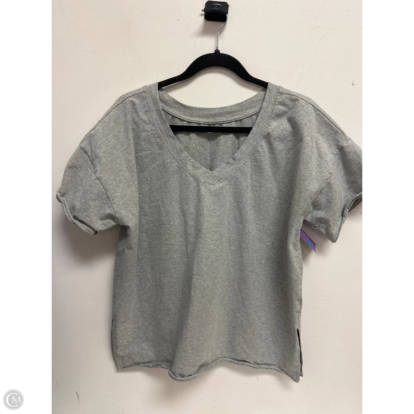Top Short Sleeve Basic By Clothes Mentor In Grey, Size: M