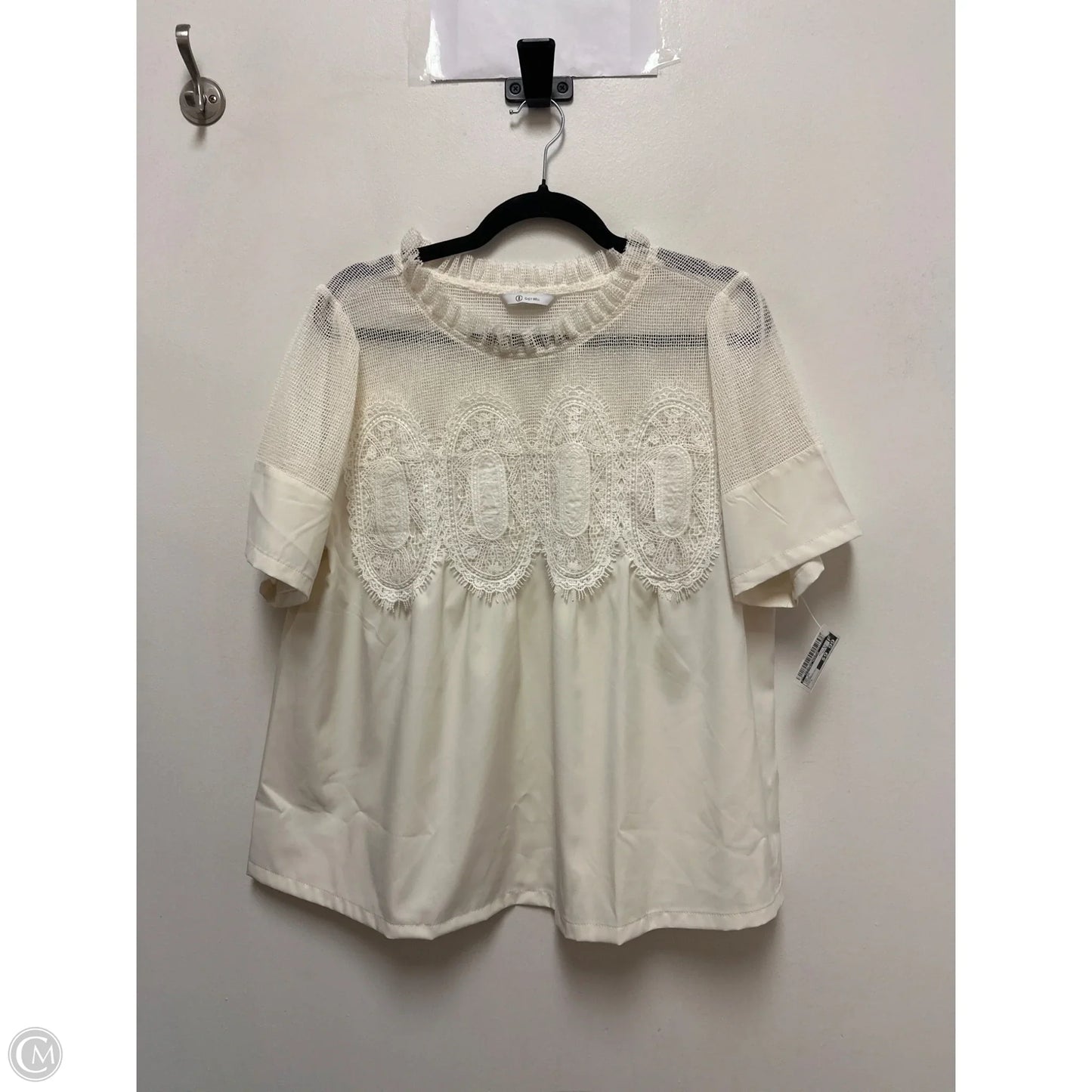 Top Short Sleeve By Clothes Mentor In Cream, Size: L