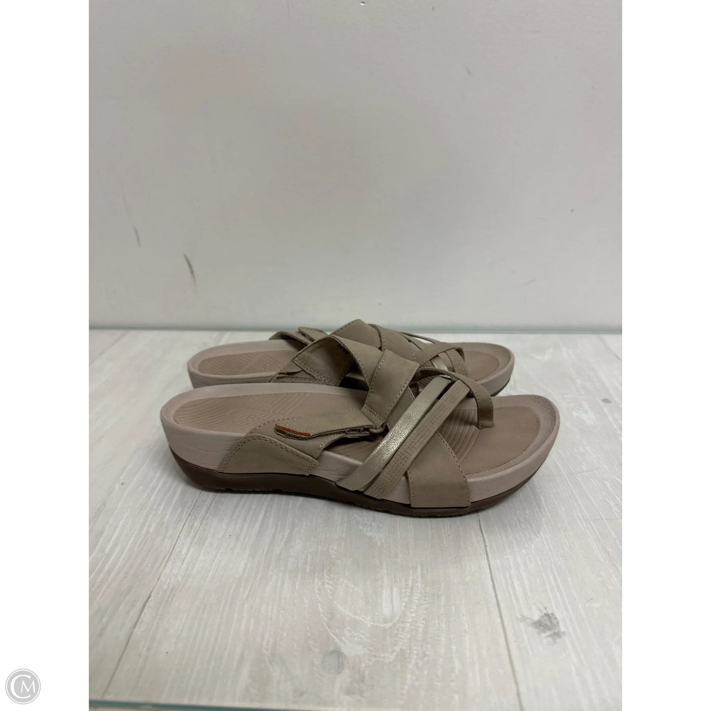 Sandals Flats By Bare Traps In Grey, Size: 8
