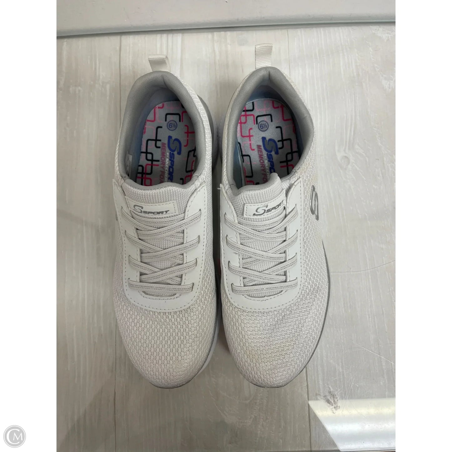 Shoes Sneakers By Skechers In Cream, Size: 6.5