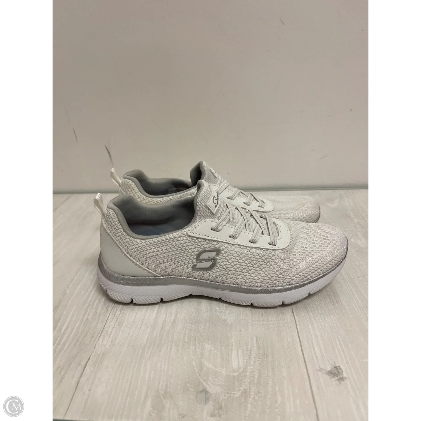 Shoes Sneakers By Skechers In Cream, Size: 6.5