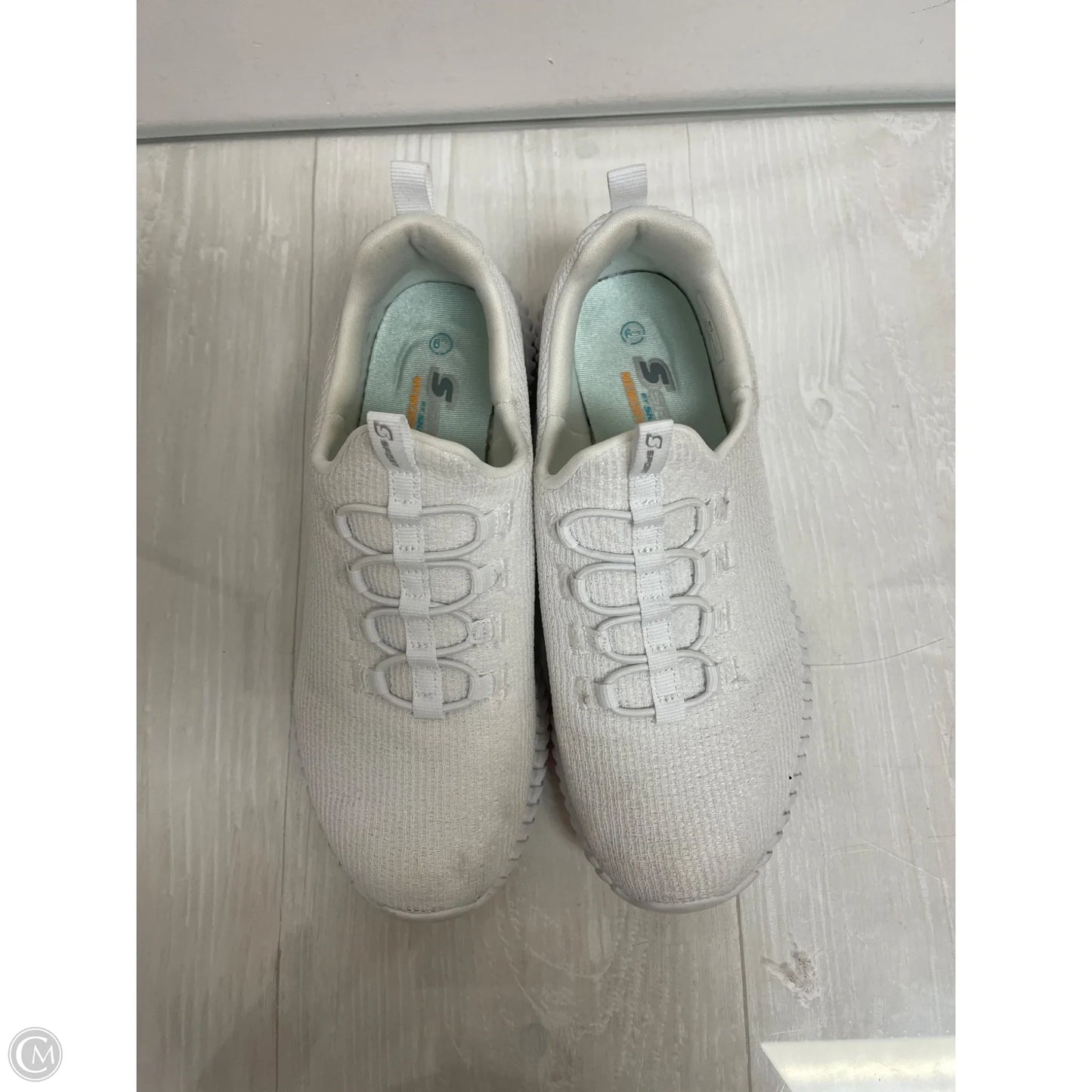 Shoes Sneakers By Skechers In White, Size: 6.5