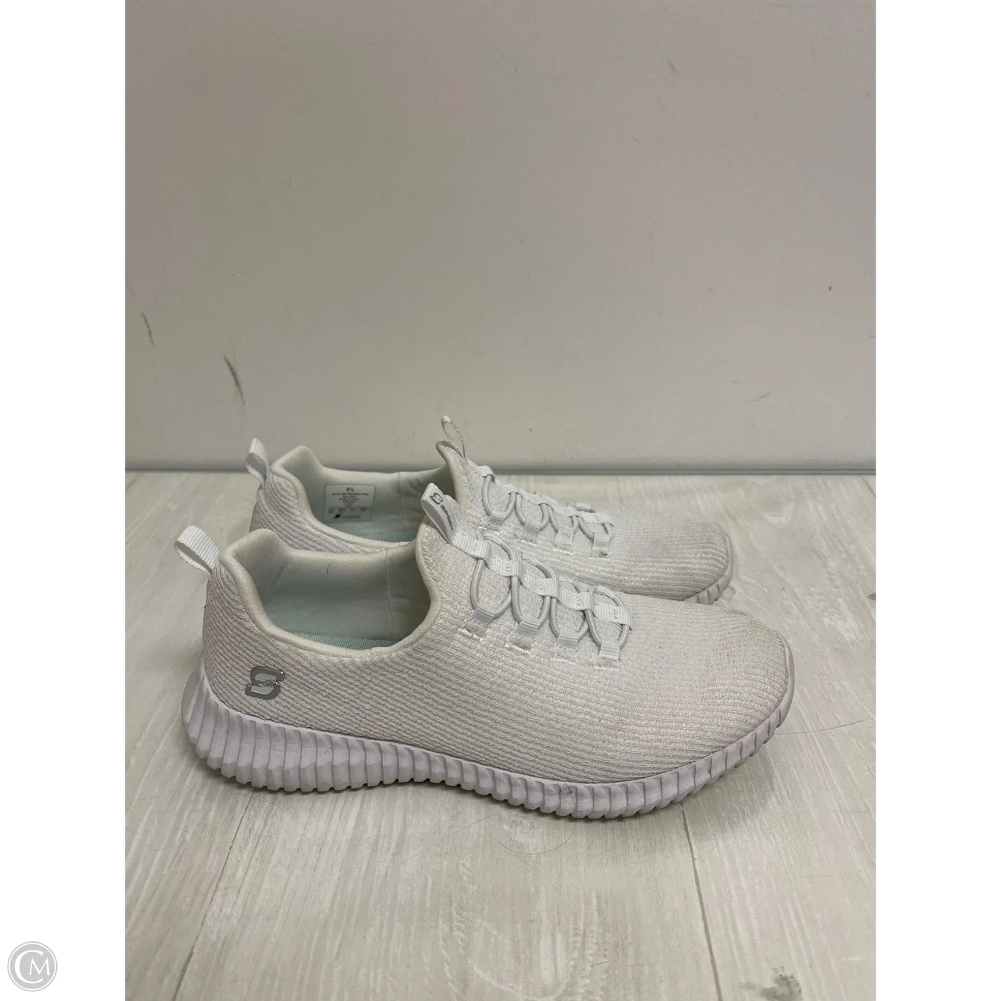 Shoes Sneakers By Skechers In White, Size: 6.5