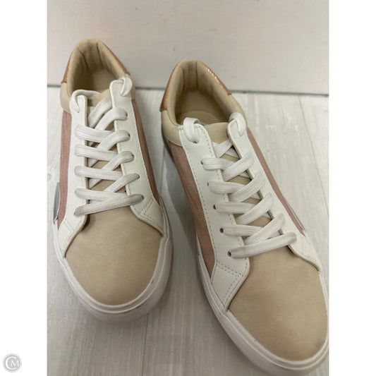 Shoes Sneakers By Clothes Mentor In Cream, Size: 10