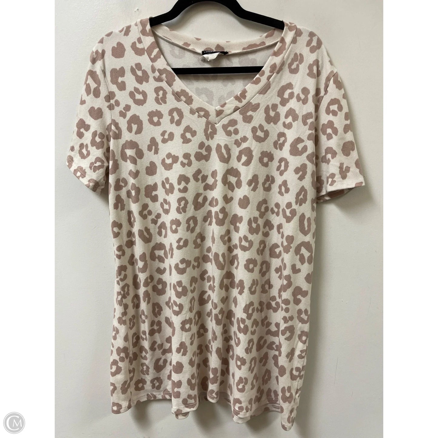Top Short Sleeve By Heimish Usa In Leopard Print, Size: L