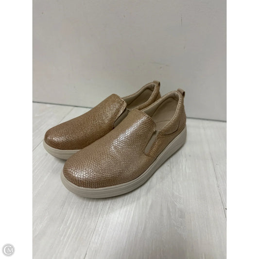 Shoes Flats By Clothes Mentor In Gold, Size: 8