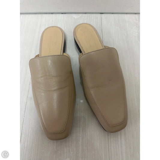 Shoes Flats By Banana Republic In Cream, Size: 7