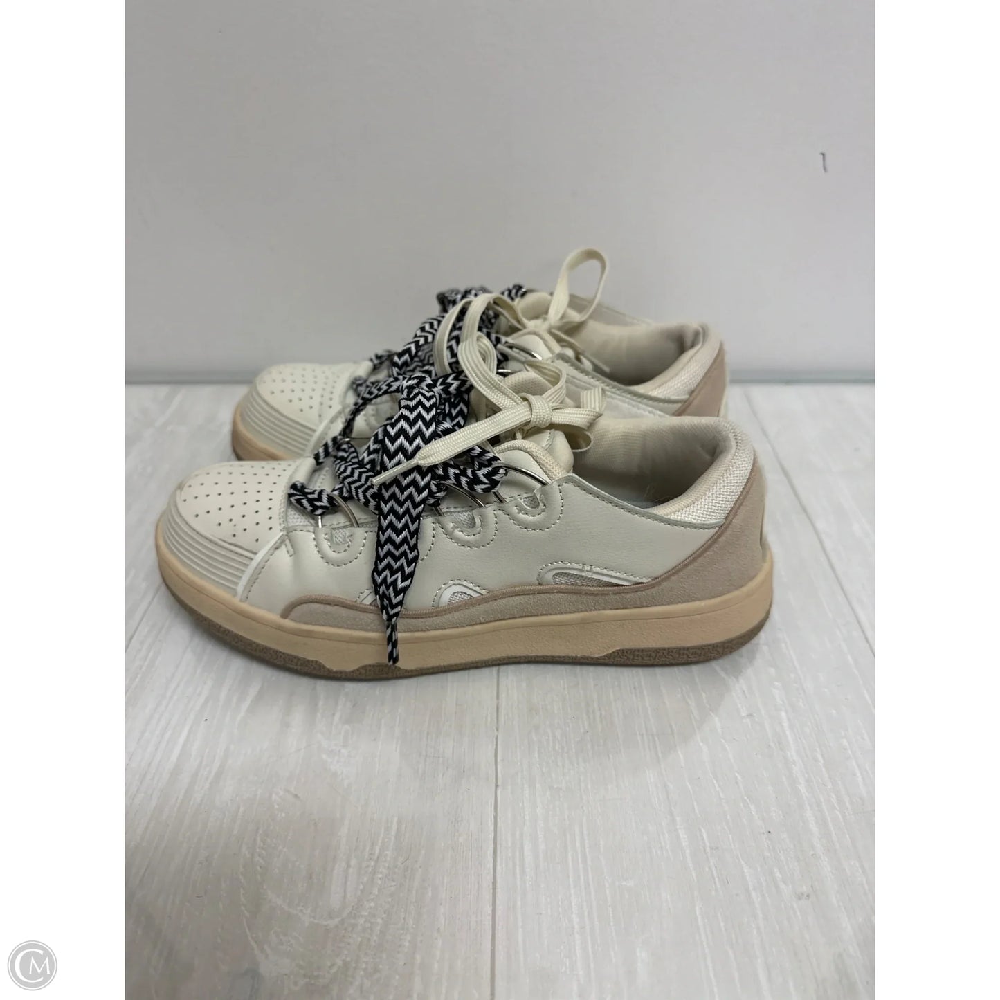 Shoes Athletic By Clothes Mentor In White, Size: 9