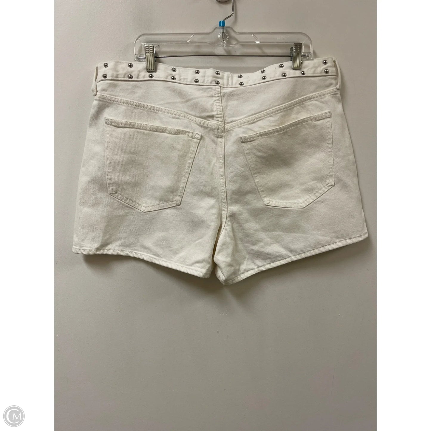 Shorts By Universal Thread In White, Size: 14
