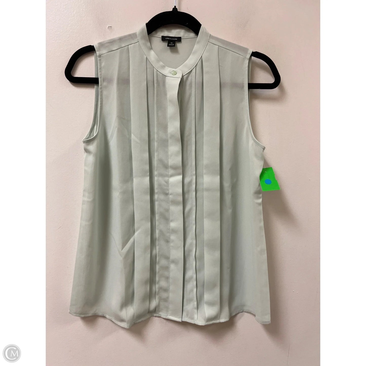 Top Sleeveless By Ann Taylor In Green, Size: Xs