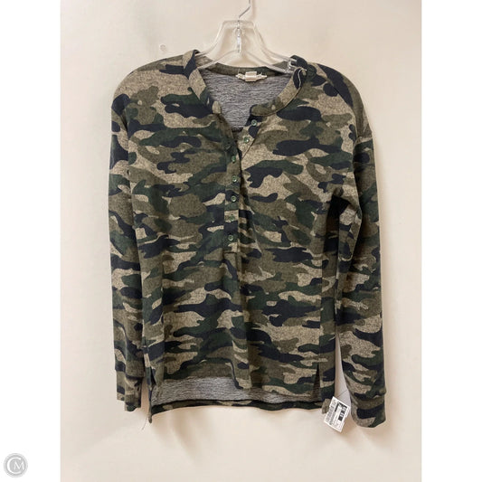 Top Long Sleeve By Beachlunchlounge In Camouflage Print, Size: Xs