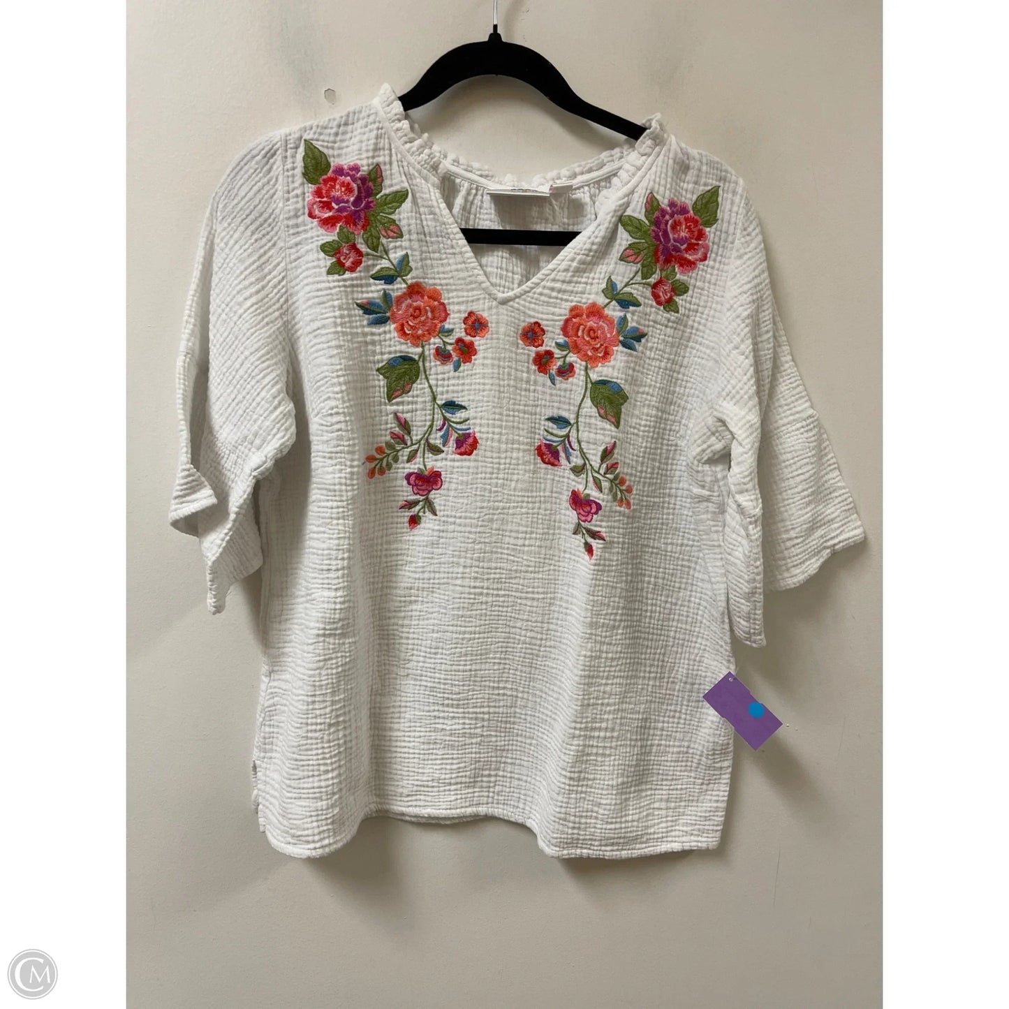 Top Short Sleeve By Clothes Mentor In White, Size: M