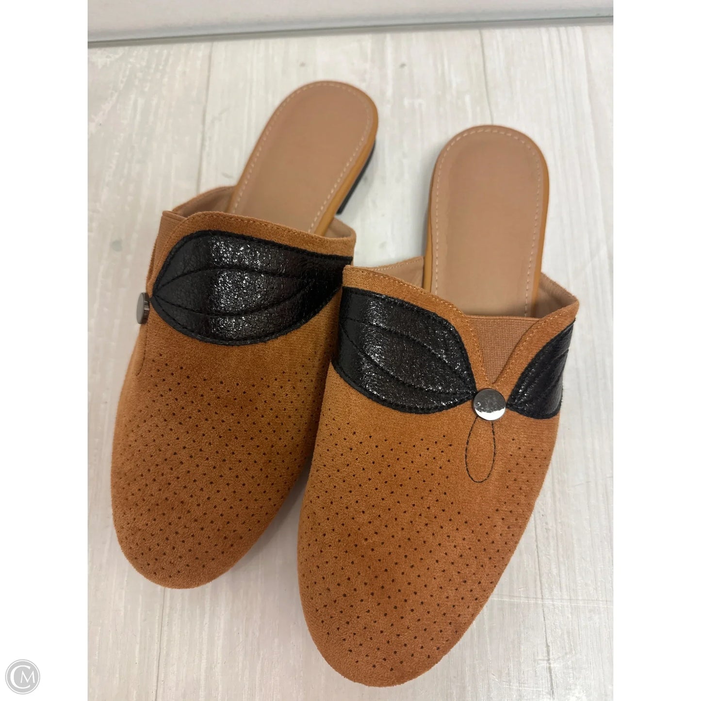 Shoes Flats By Clothes Mentor In Tan, Size: 10.5