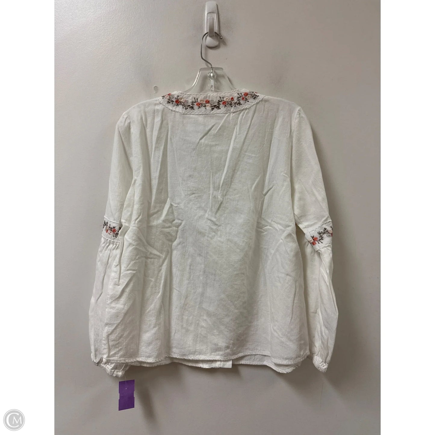 Top Long Sleeve By Clothes Mentor In White, Size: L