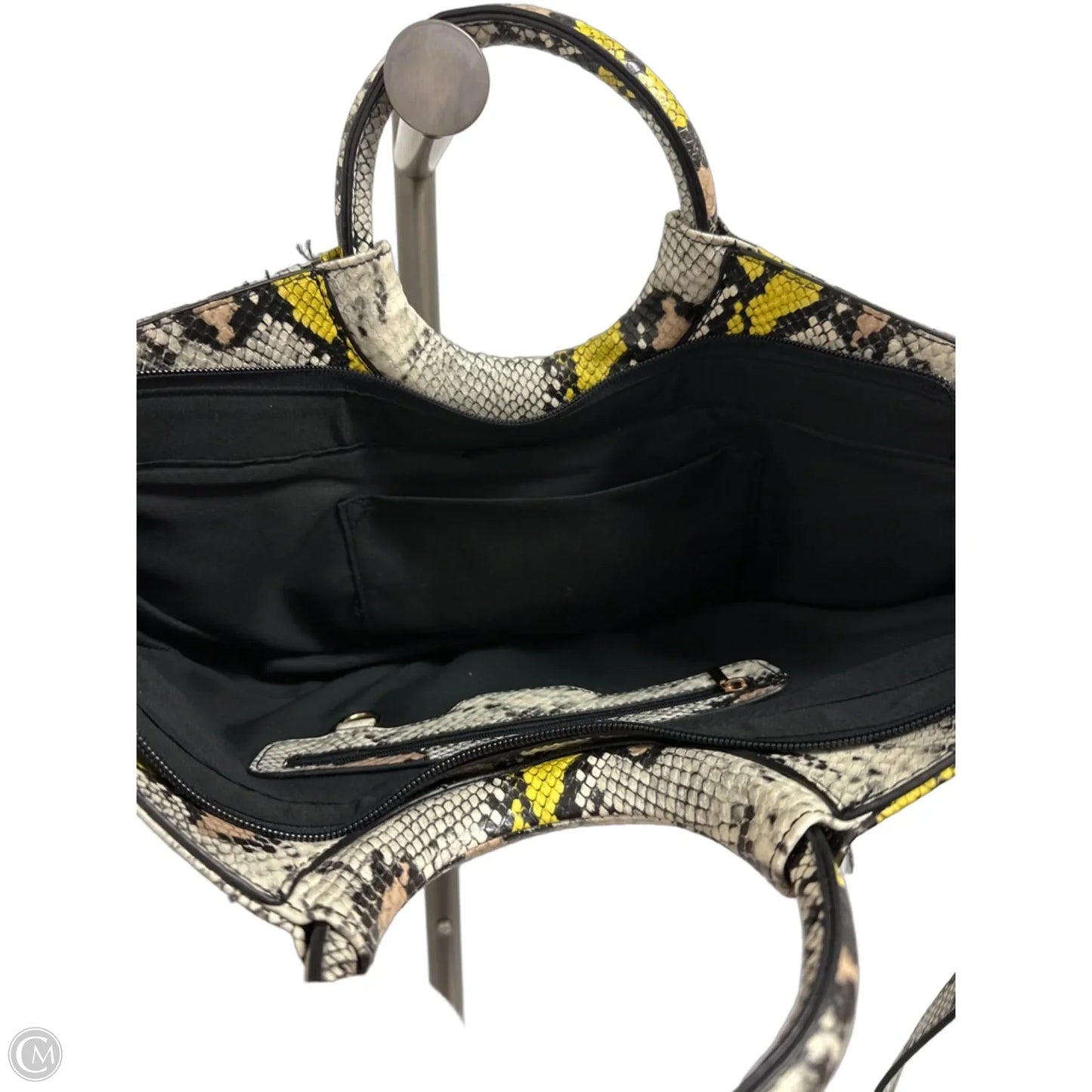 Handbag By Clothes Mentor, Size: Medium